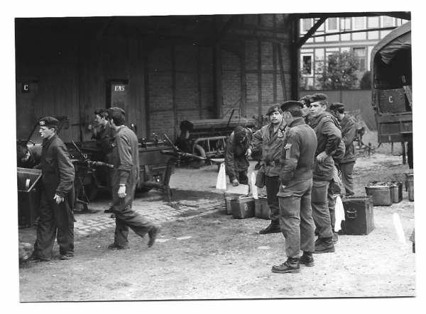 24 Train campagne Sep 77.jpg